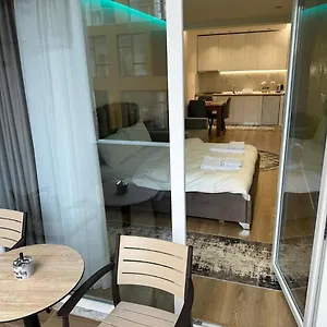 Daire Luxury, Tiran